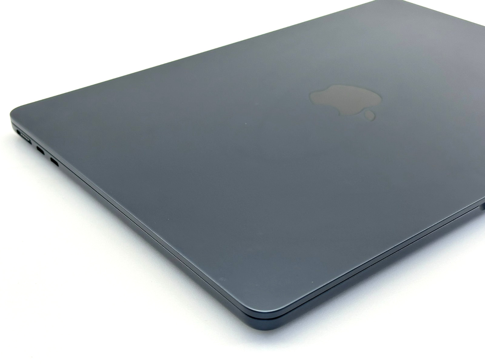 Apple MacBook Air 13.6″ A3113 (2024) M3 16GB 512GB 4-cycles #48