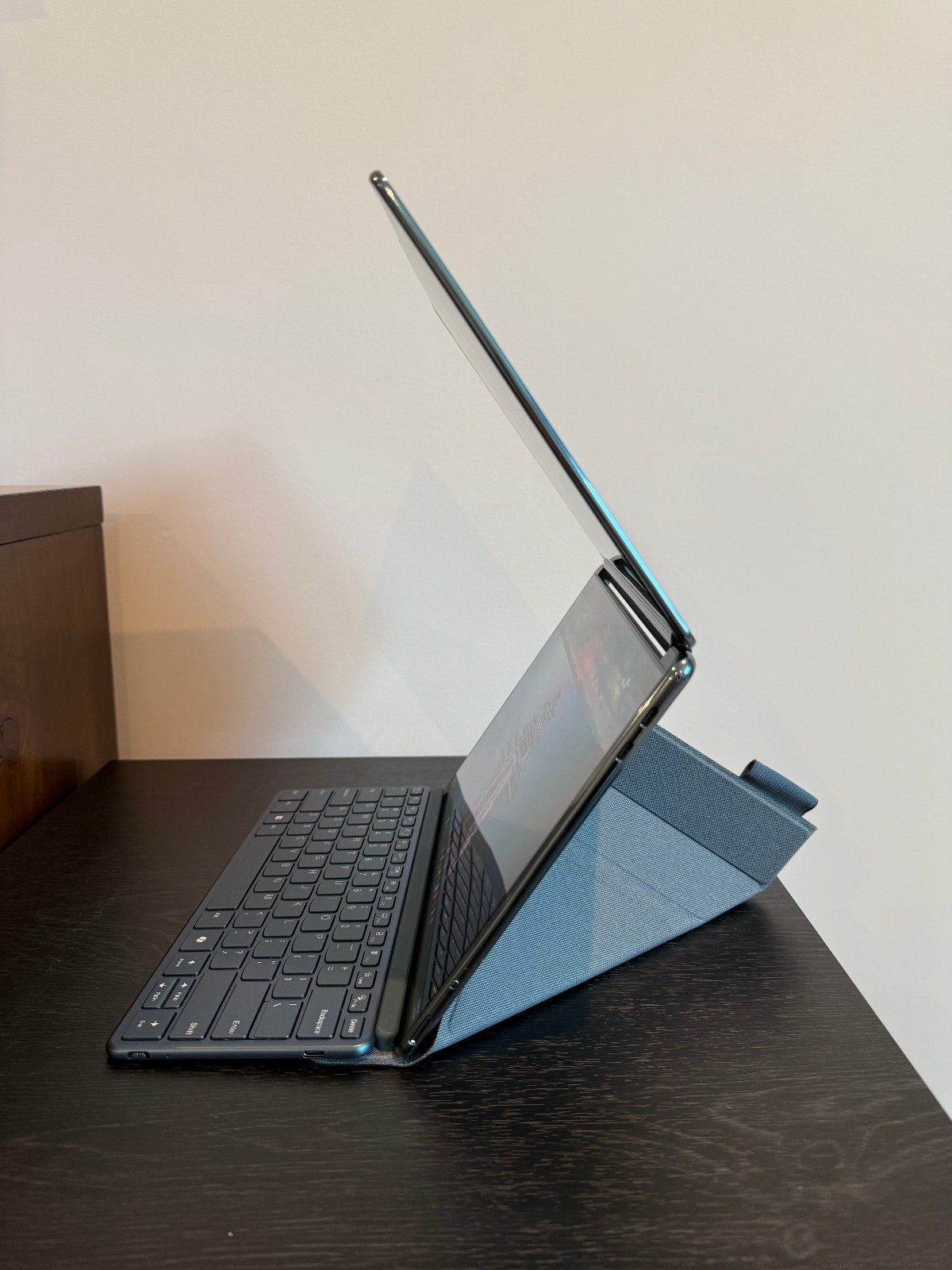 Lenovo Yoga Book 9i 13.3″ 2.8K Dual OLED Touch (Ultra 7 155U, 16GB/1TB SSD) #9