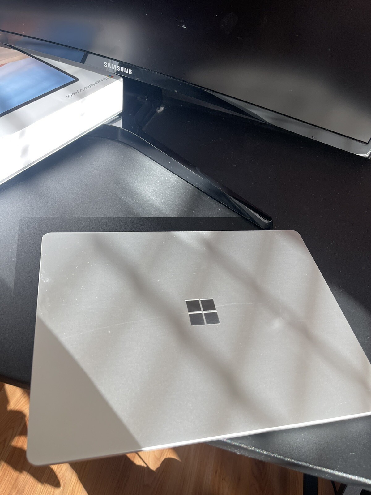 Microsoft Surface Laptop Go 12.4″ (64GB, Intel Core i5 10th Gen., 3.60 GHz, 4GB)