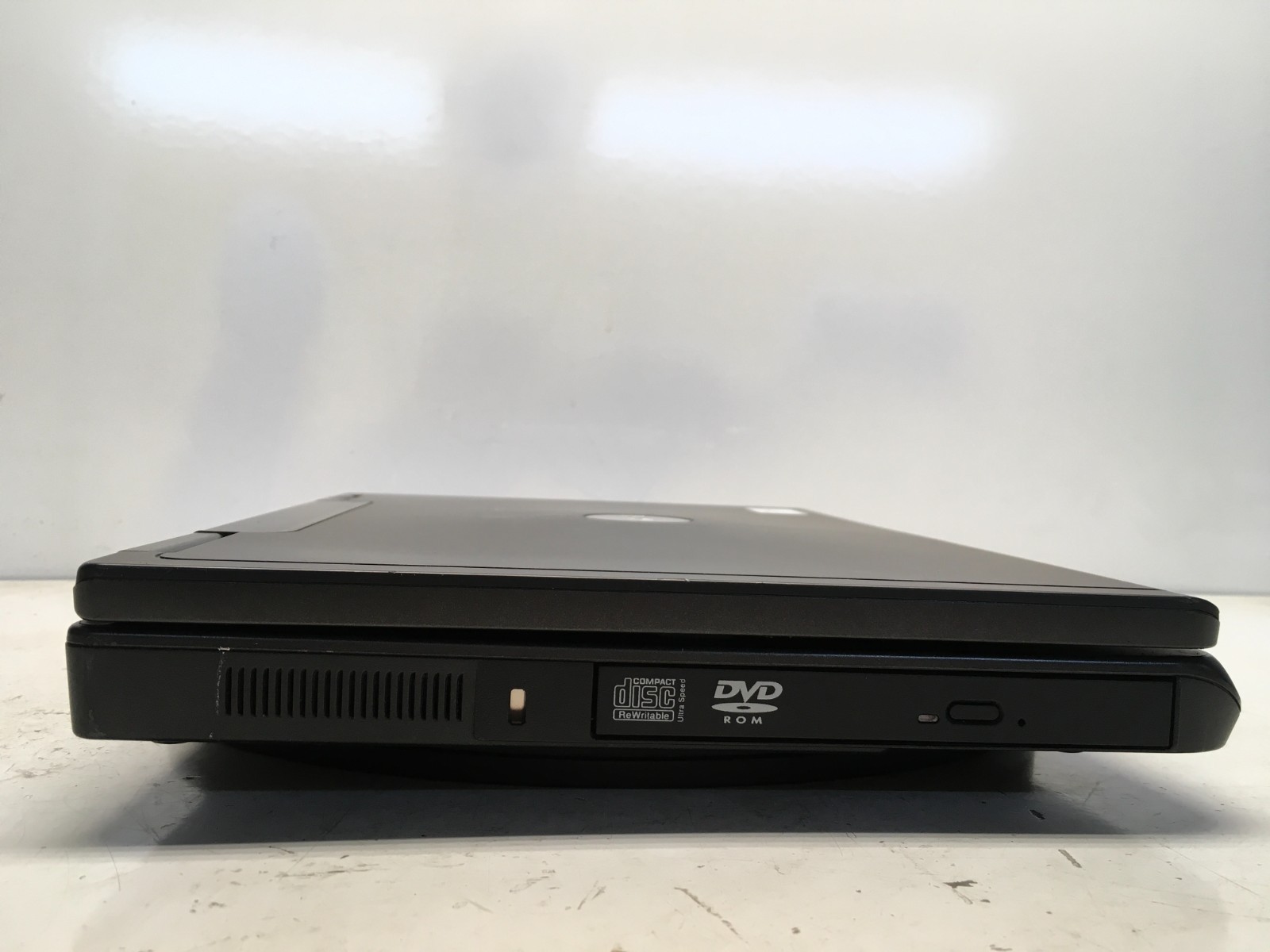 Dell Vostro 1000 AMD Mobile Sempron 3600+ 2 GHz 1 GB NO HDD/Battery