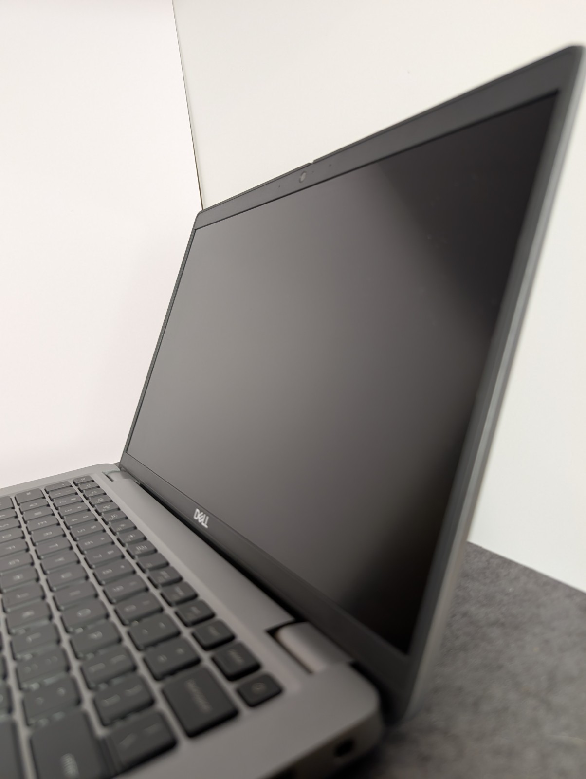 Dell Latitude 5450 14in Silver Core Ultra 7 32GB DDR5 RAM 256GB SSD Win11