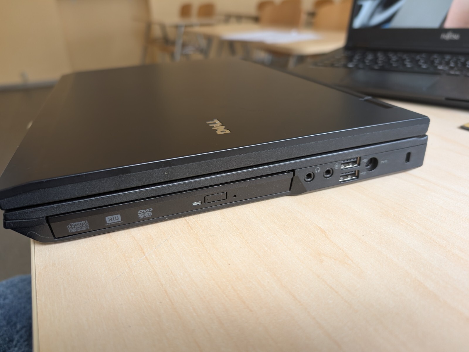 Dell Latitude E5400 / Core 2 Duo P8700 / 4GB RAM / 120GB SSD