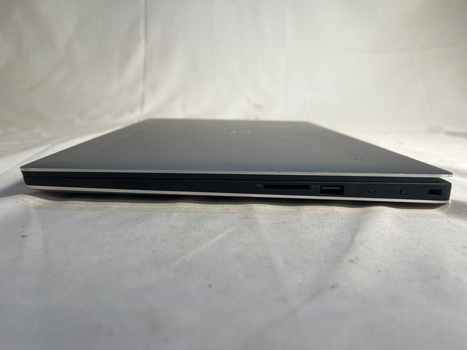 Dell XPS 15 9550 i7-6700HQ 8GB 256GB NVMe SSD 15.6″