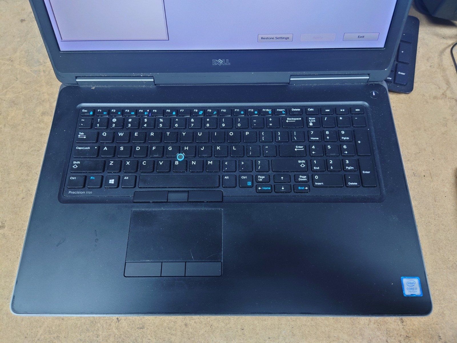 Dell Precision 7720 17.3″ FHD i7-7700HQ 8GB RAM Radeon Pro WX 4130 No OS/SSD