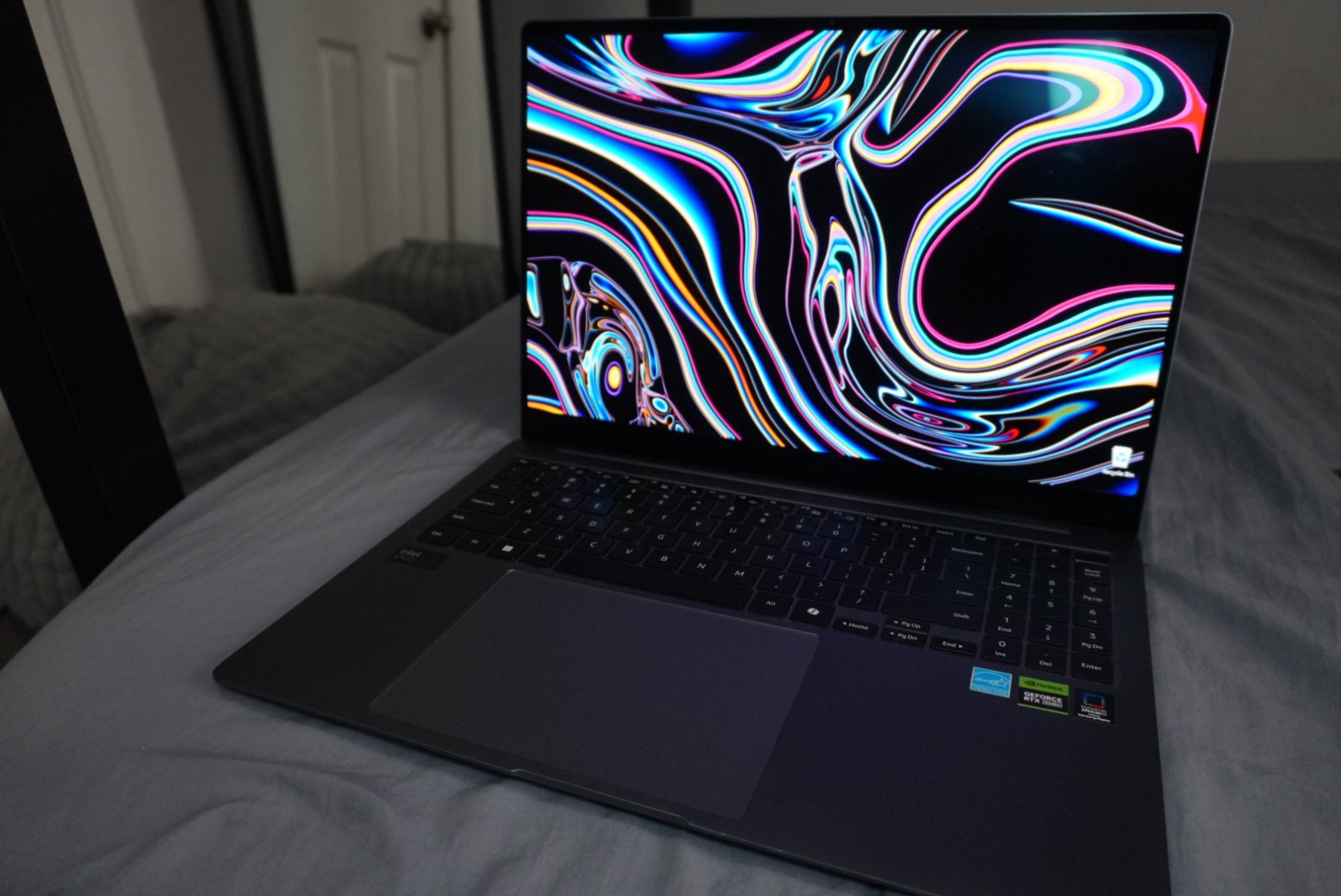 Samsung Galaxy Book4 Ultra Windows 11, 16GB (RAM) + 1TB (SSD), NVIDIA RTX 4050