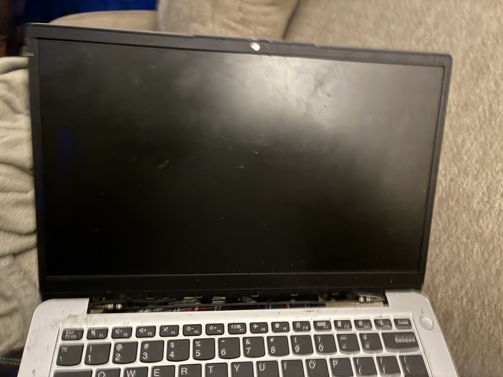 Lenovo IdeaPad 1i 14.0″ HD Laptop – Intel Celeron N4020, 4GB RAM, 64GB eMMC