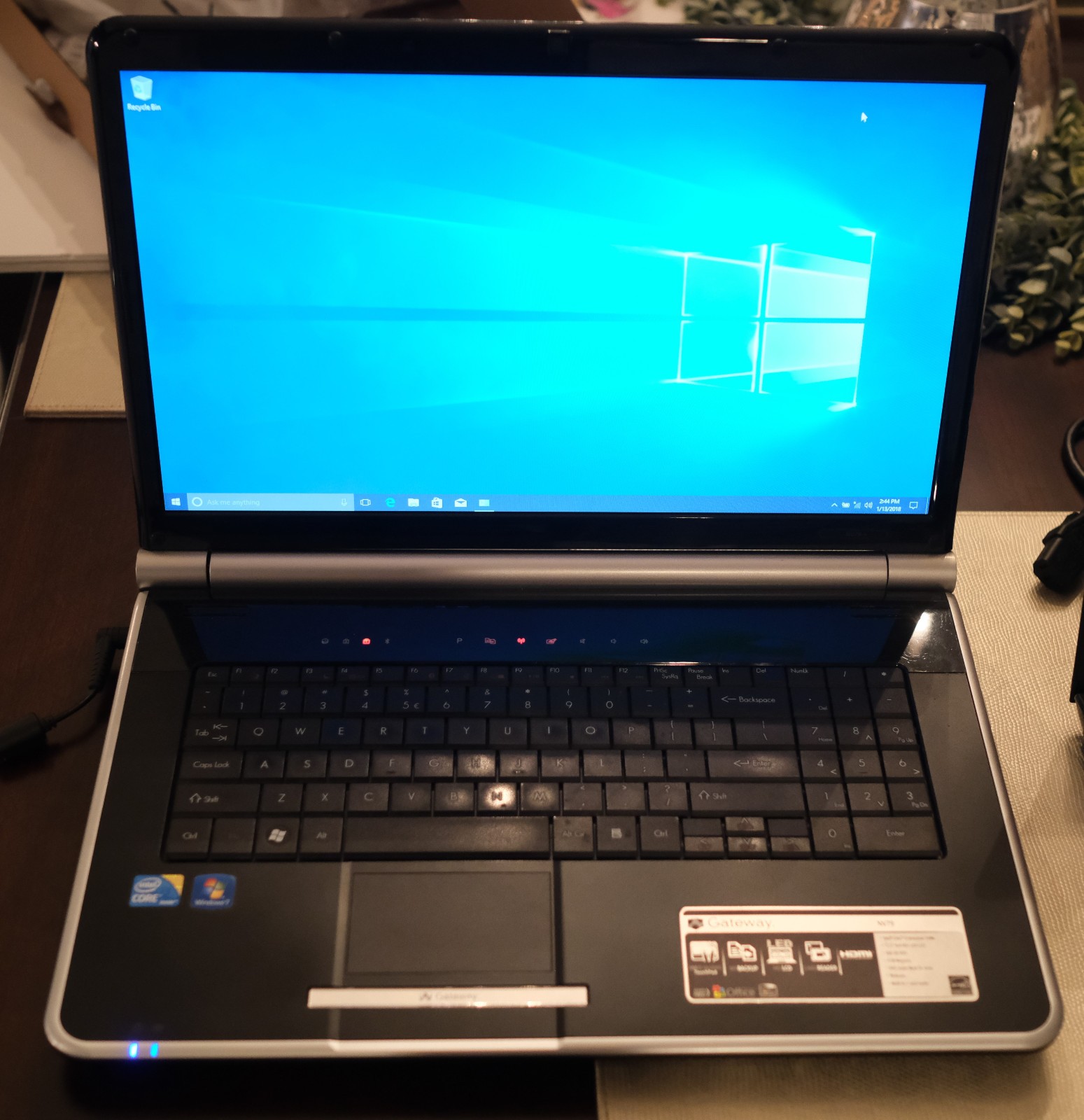Gateway NV7915u 17.3″ Intel Core i3 2.10GHz 4GB 500GB HDD works great condition
