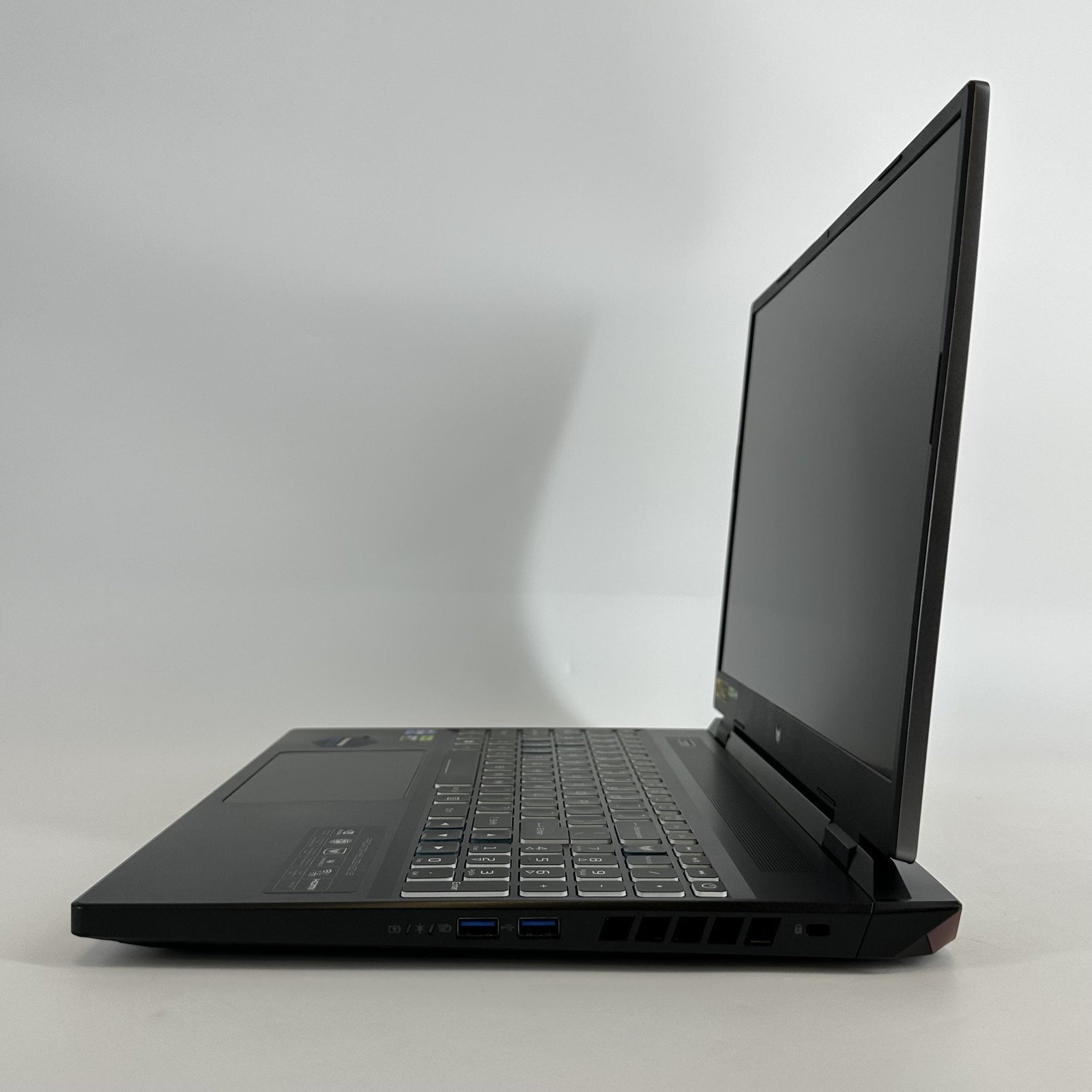 Acer Predator Helios Neo 16 165Hz QHD+ 2.1 GHz i7-13700HX 16GB 1TB SSD RTX 4060