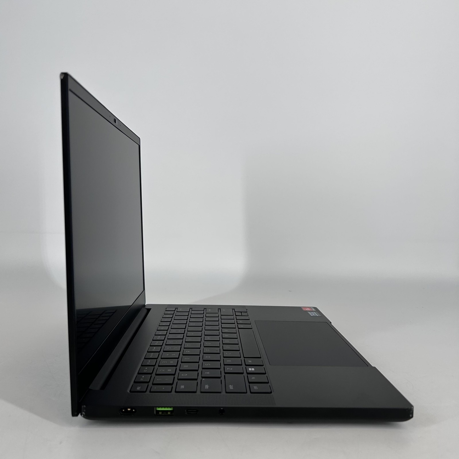 Razer Blade 14 240Hz QHD+ 4.0 GHz Ryzen 9 7940HS 16GB 1TB SSD RTX 4070 Good