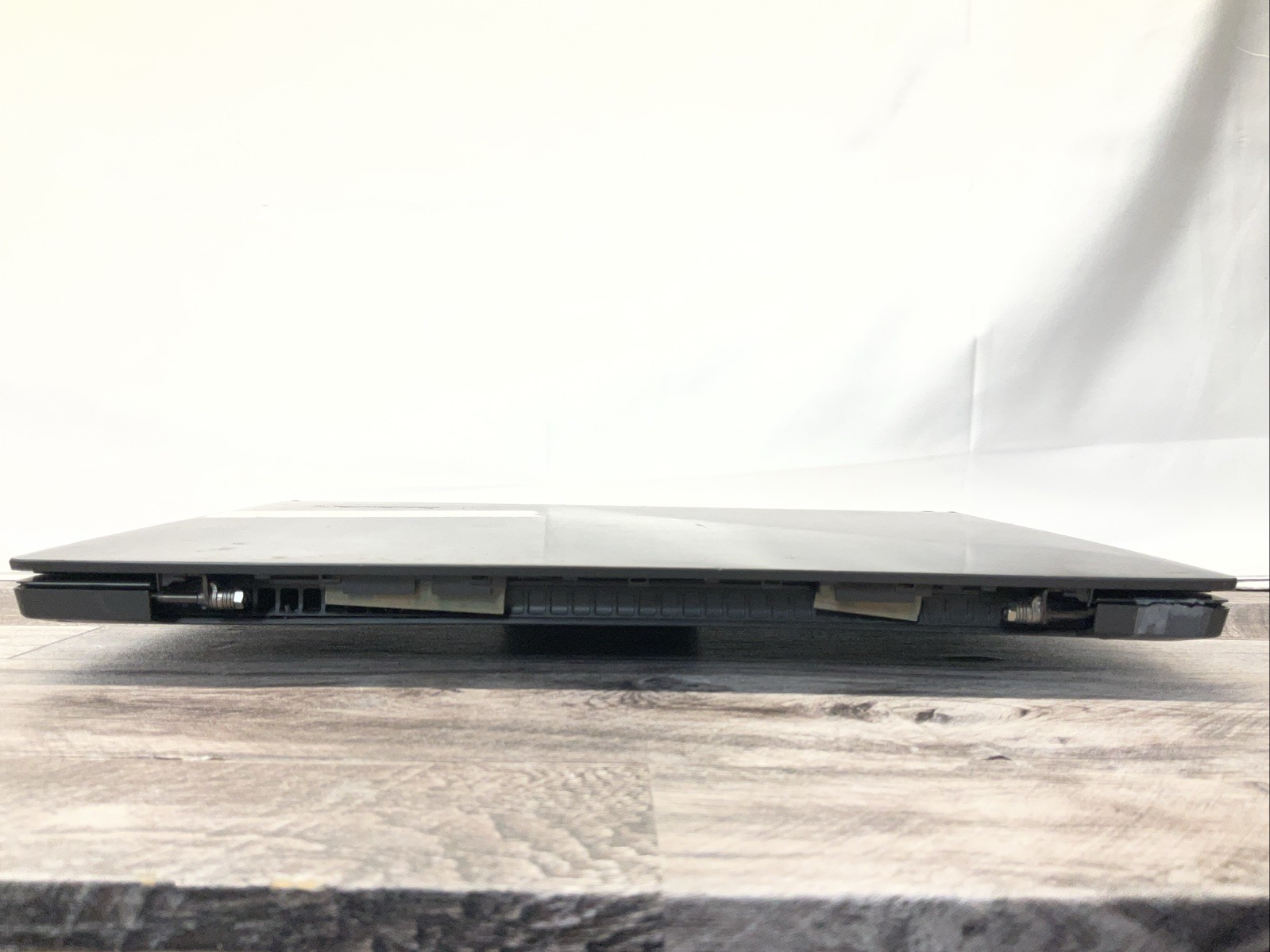 Lenovo V330-14ARR / Unknown Processor / No RAM / Laptop Notebook PC / A20