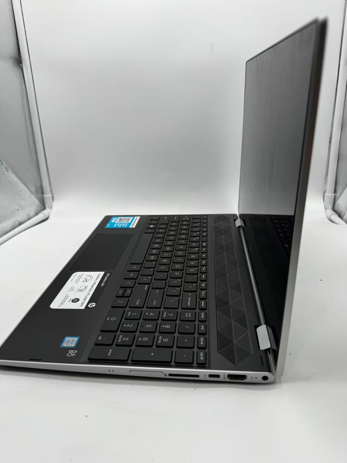 HP Pavilion x360 – 14″ i7-8th 4GB 256GB SSD Windows 10 Touchscreen Laptop