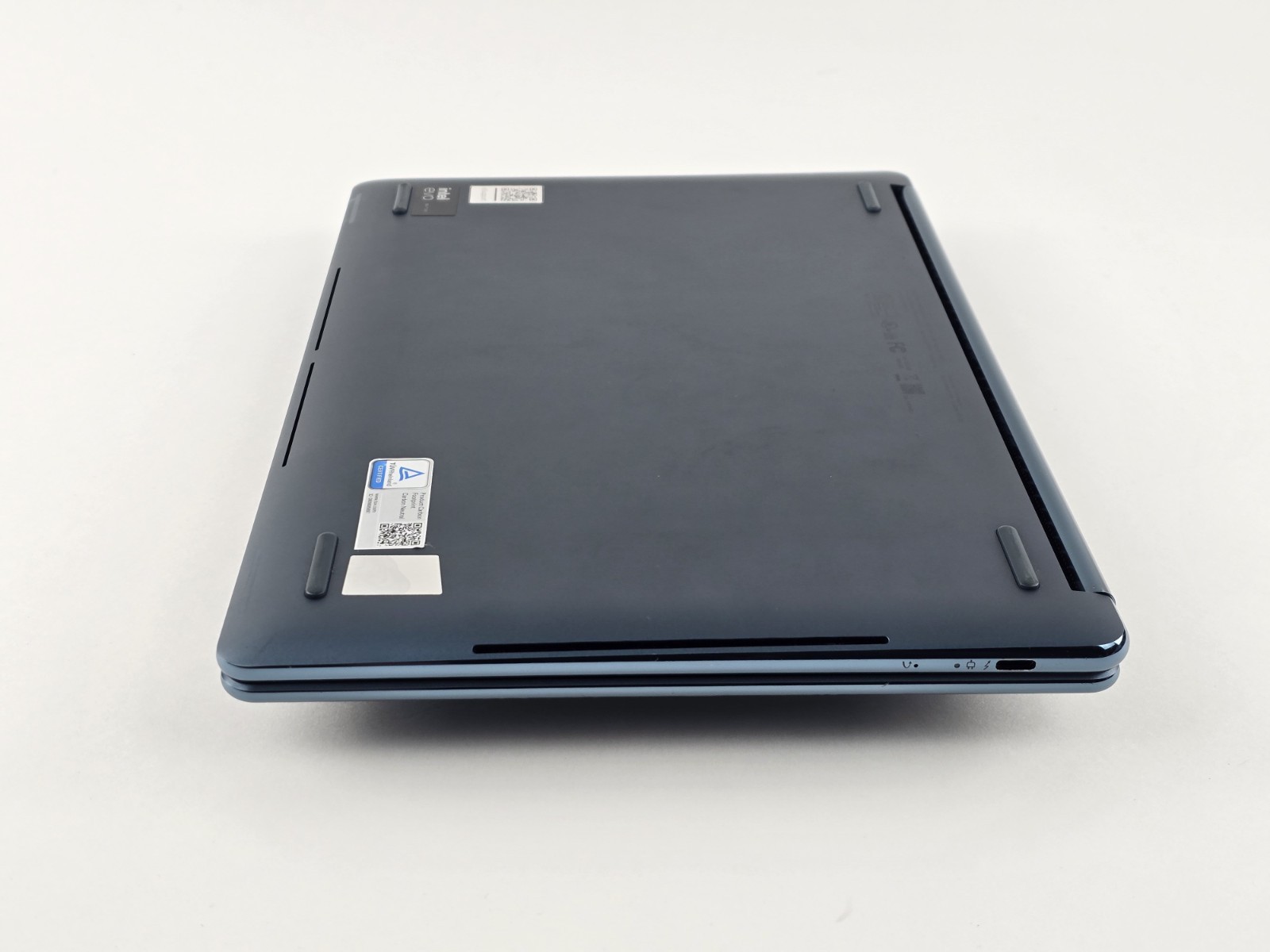 Lenovo Yoga Book 9i Dual 13.3″ 2.8K OLED Ultra 7 155U 16GB 1TB – Used READ
