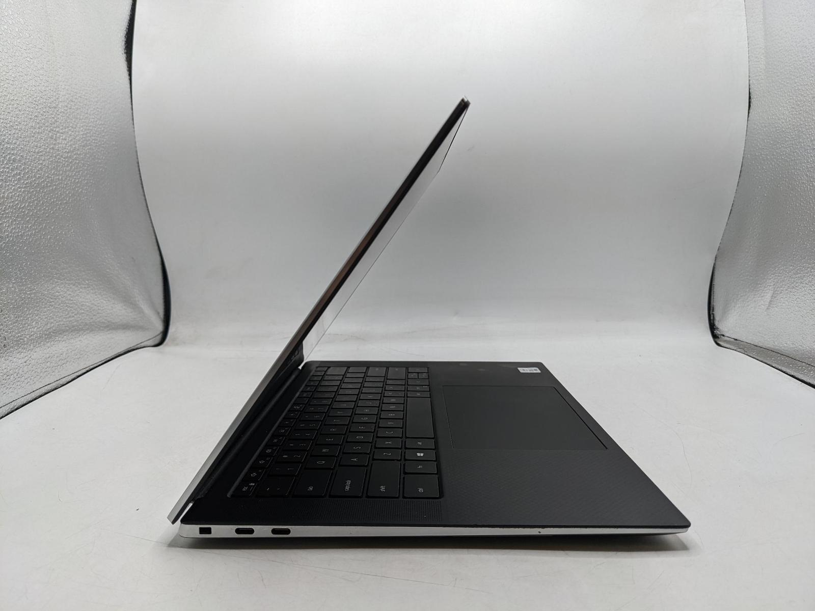 DELL PRECISION 5550 15″ i7 2.7GHz 32GB RAM 1TB SSD *GRADE D*