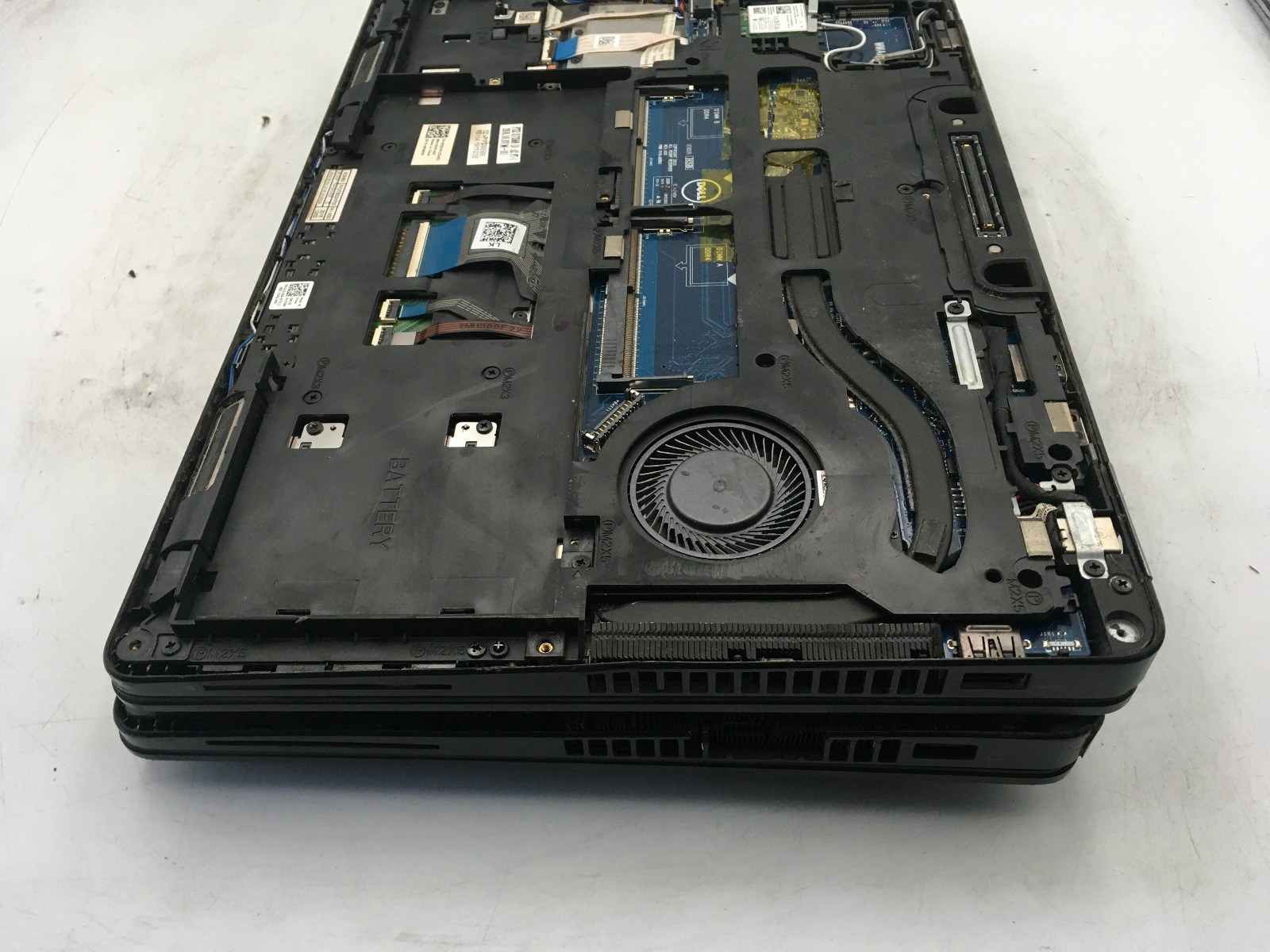 DELL LATITUDE E5470 – BOOTS TO BIOS -LOT OF 2- INTEL I5 6300U – NO RAM -READ- BB