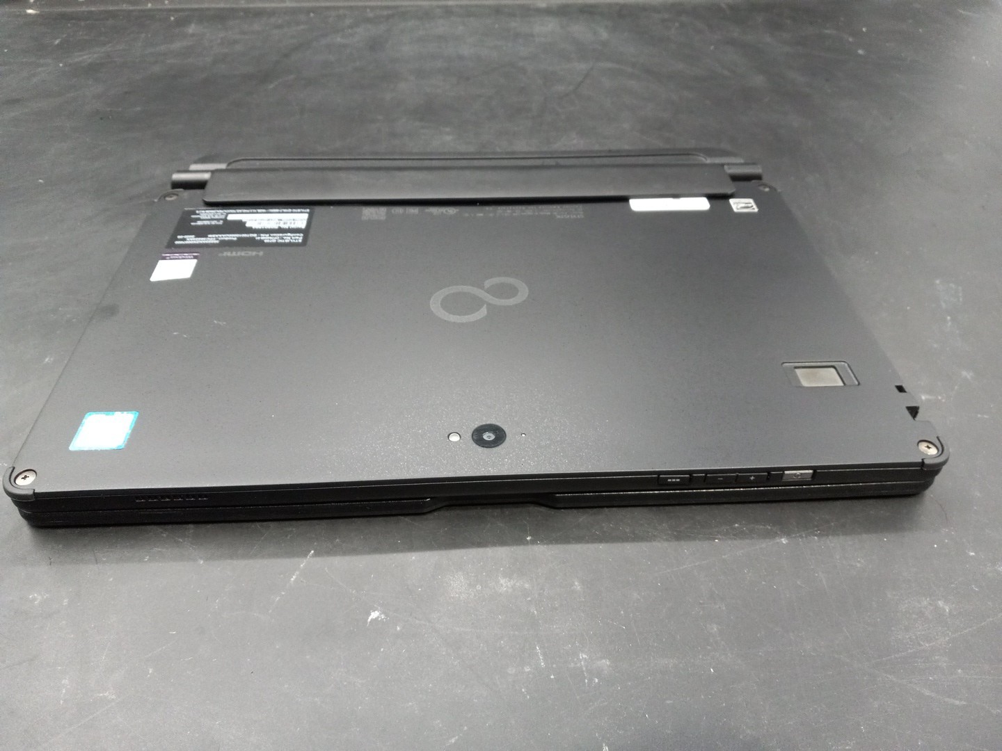Lot of 13 – Fujitsu Stylistic Q739 – i7-8665U 1.90GHz – 16GB – 256GB – No OS