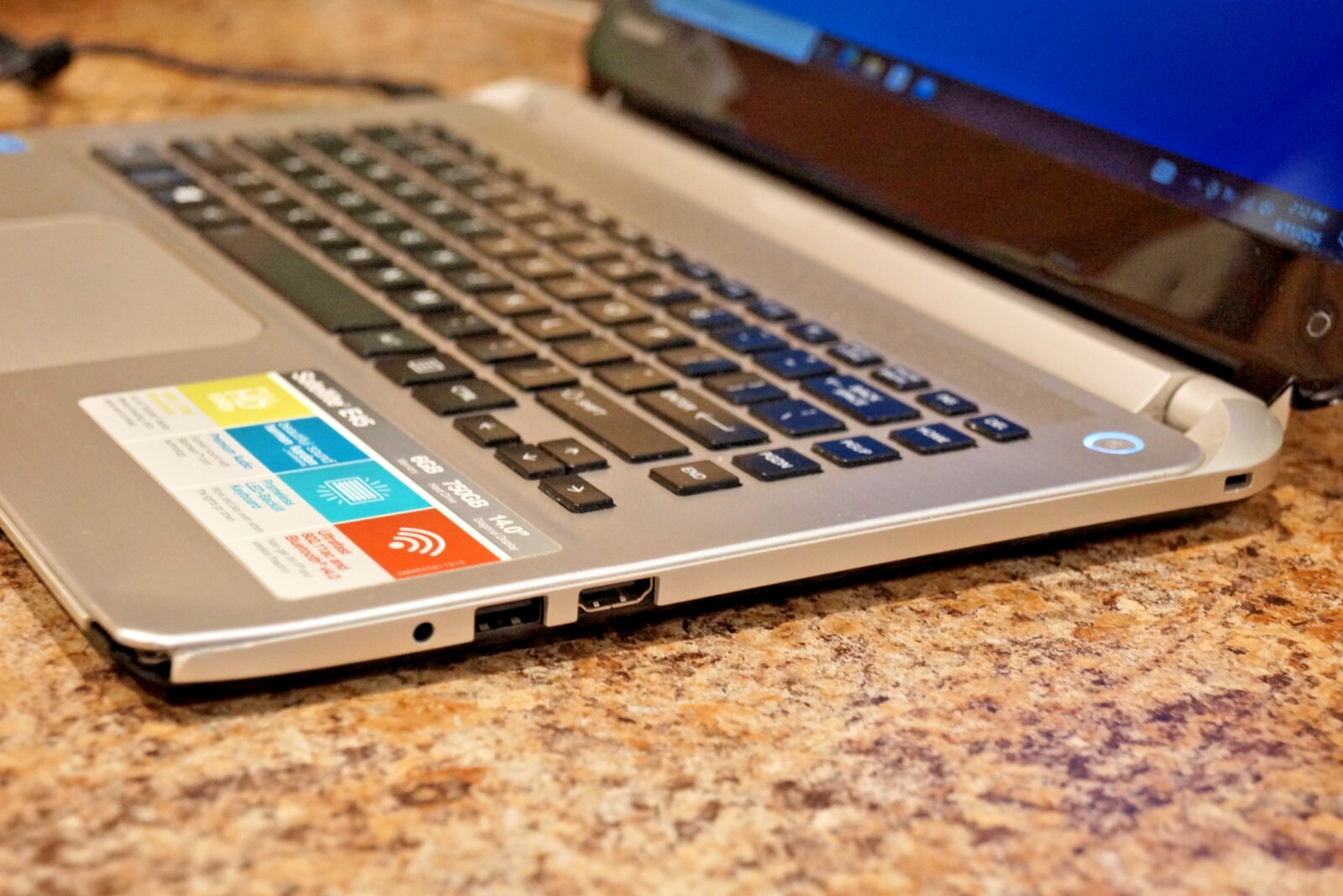 READ Toshiba E45-B4200 Gen4 i5@2.40GHz,6GB RAM,720GB HDD,22H2 Version WIN 10PRO