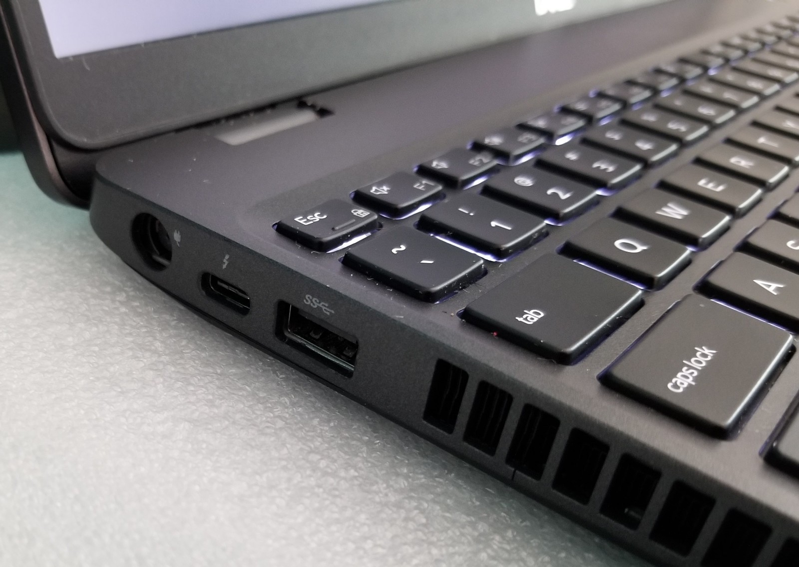Dell Precision 3541 15″ Intel i7-9750H 16GB DDR4 Quadro P620 | No SSD | *READ*