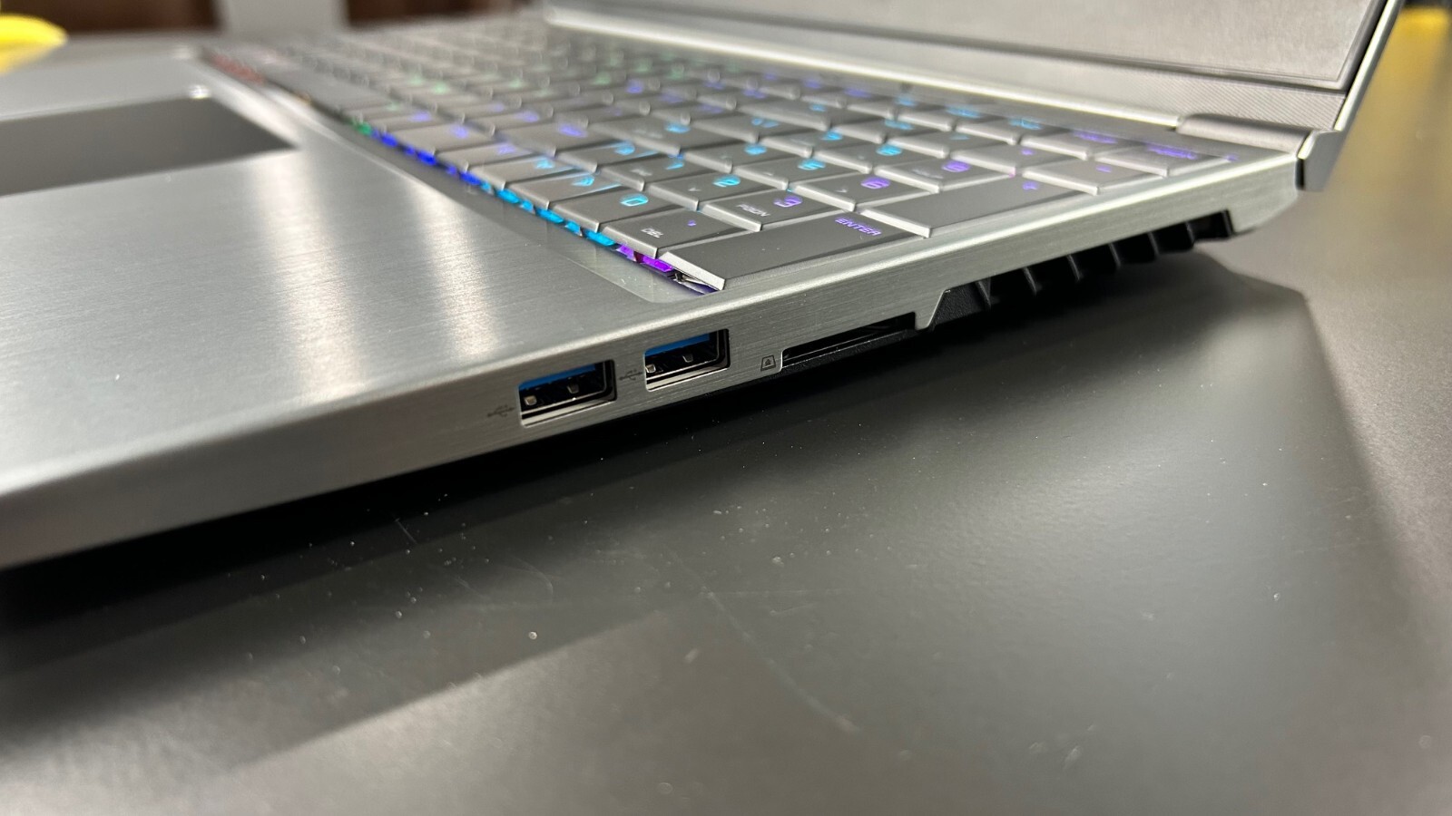 Eluktronics MECH 15 G1Rx gaming laptop. i7 9750H RTX 2060, FHD 144Hz W 11 Home