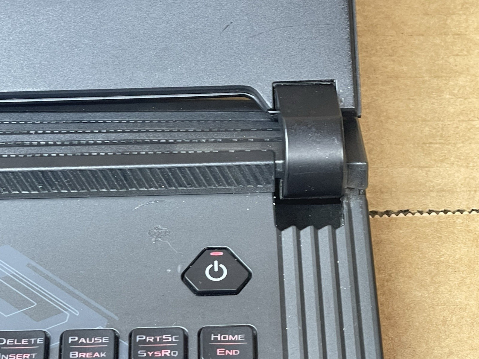 ASUS ROG Strix G732L, i7-10875H @ 2.30GHz 16GB RAM 1TB SSD RTX 2070S