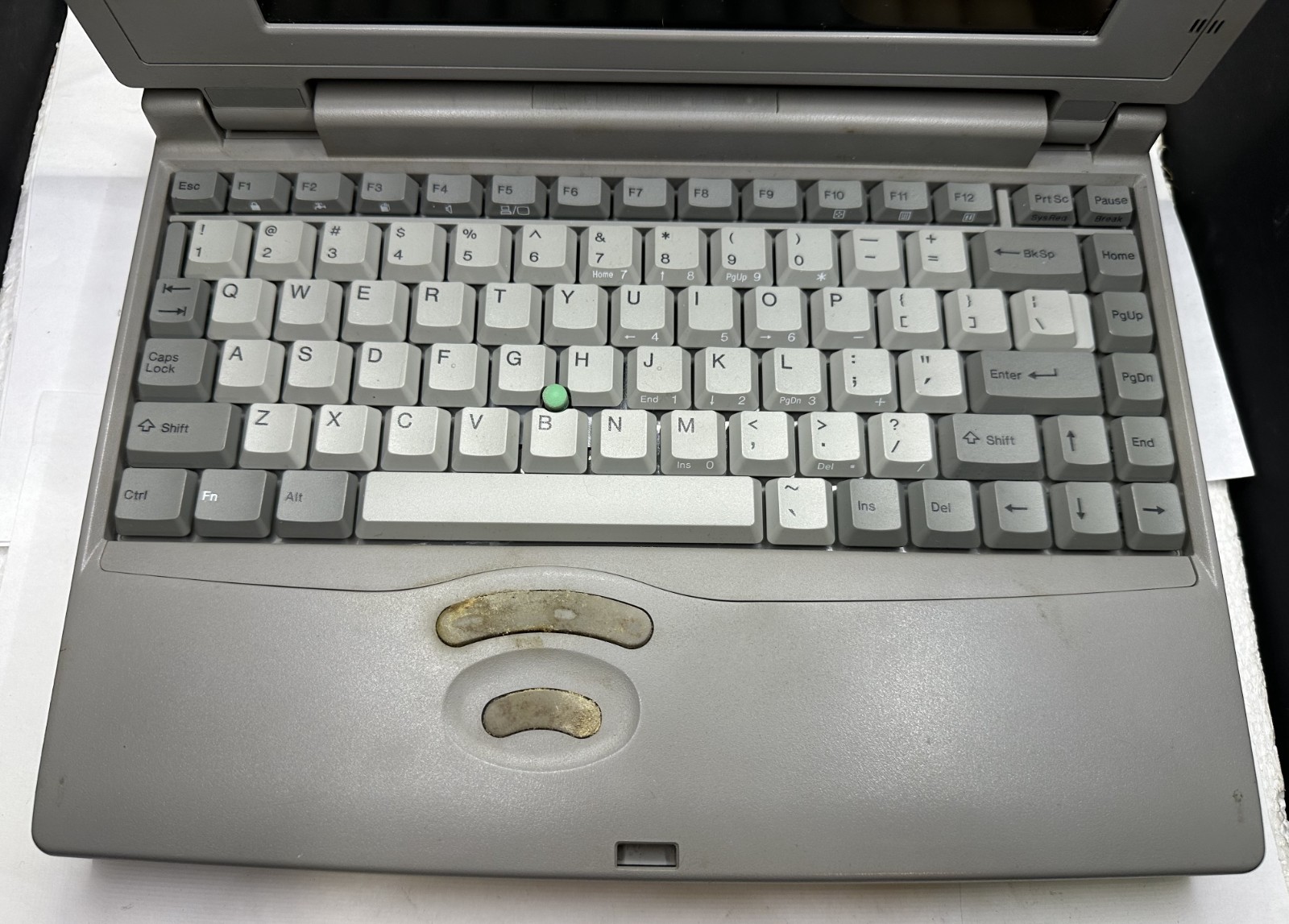 VINTAGE TOSHIBA SATELLITE PRO 405CS LAPTOP STRICTLY AS IS FOR PARTS/REPAIR!