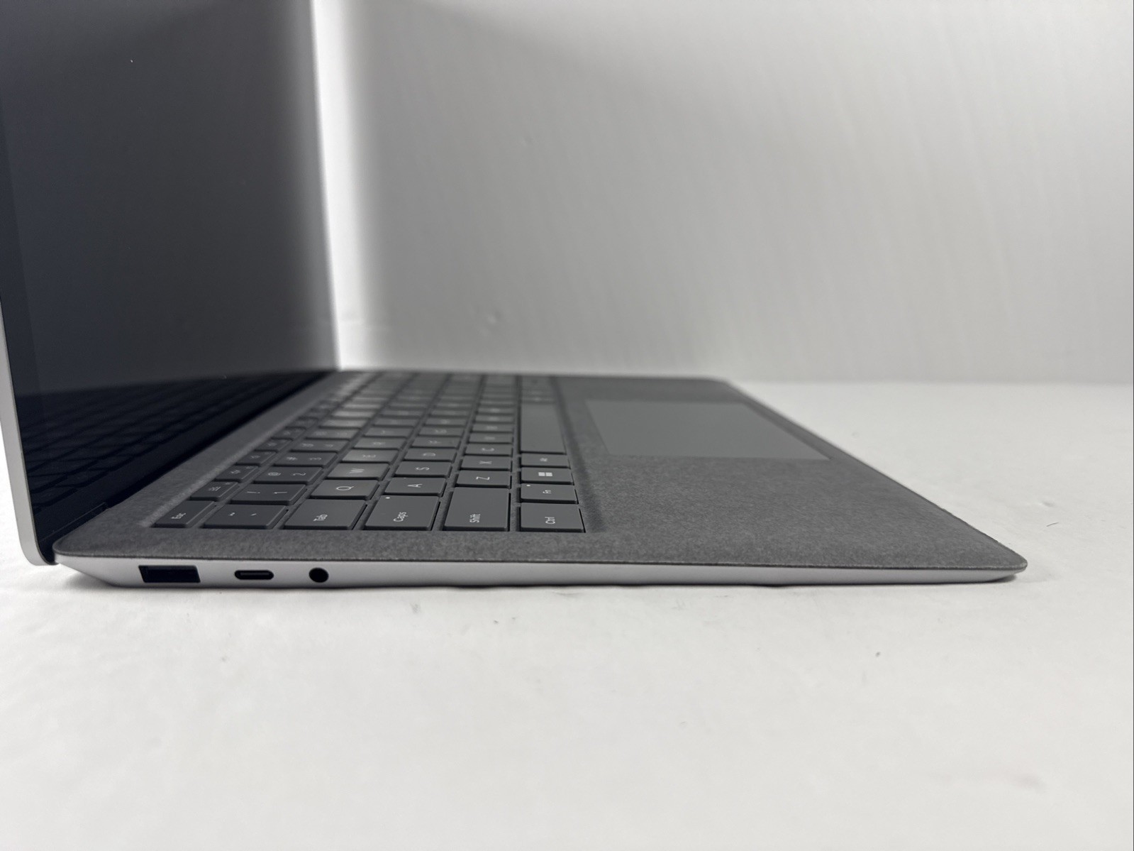 Microsoft Surface Laptop 5 13.5” 1950 Intel Core i7-1265U 16GB RAM 512GB NVME