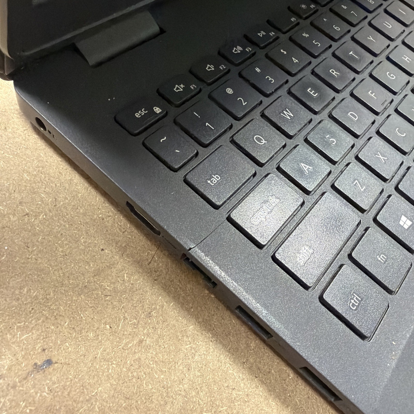 *READ Dell Inspiron 3501 15″ Core i5-1135G7 2.4GHz 16GB RAM 256GB SSD/1TB HD
