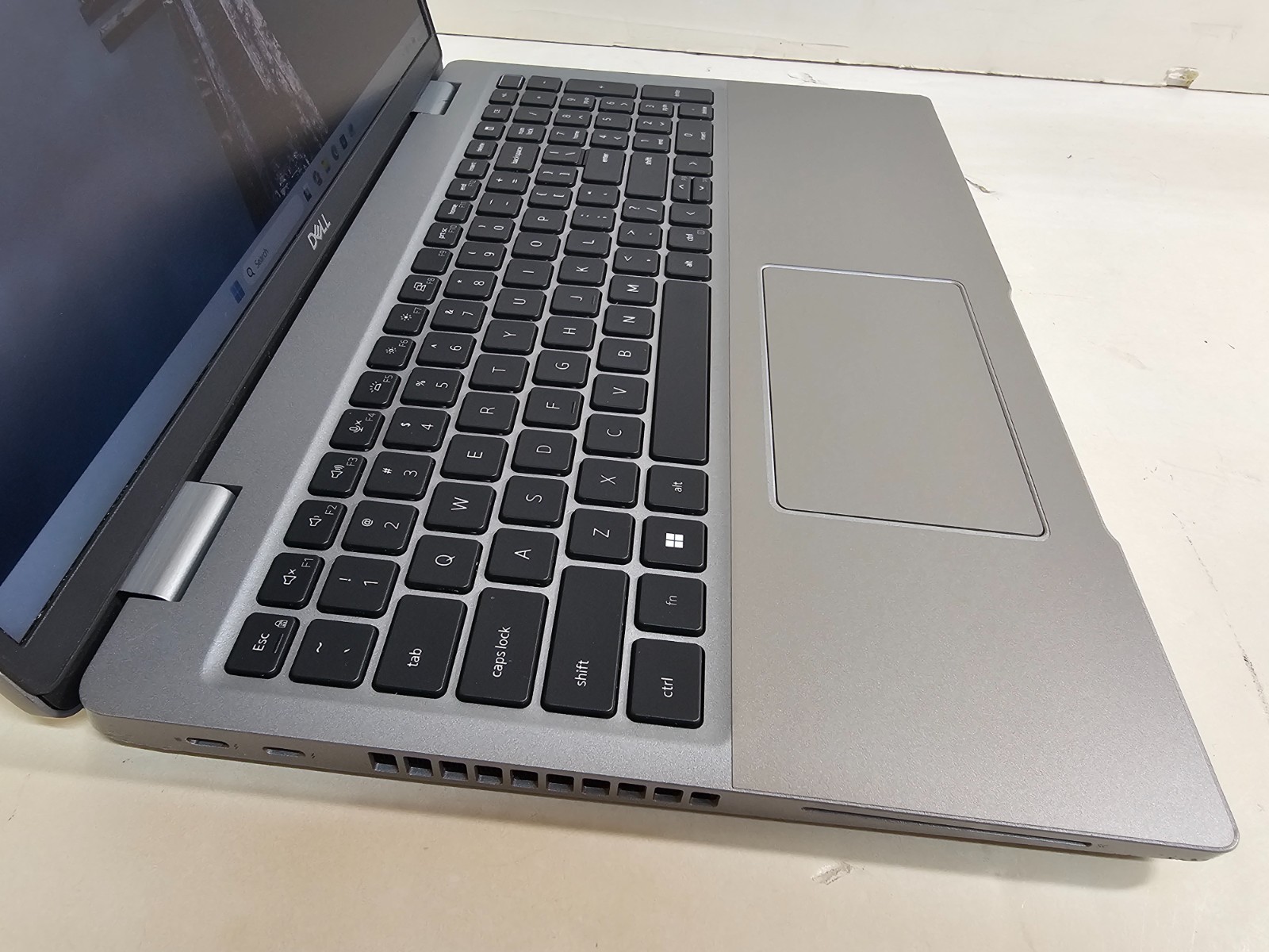 Dell Latitude 5530 Laptop – i5-1245U 16GB 512GB SSD Cam 15.6″ Touchscreen – SP1