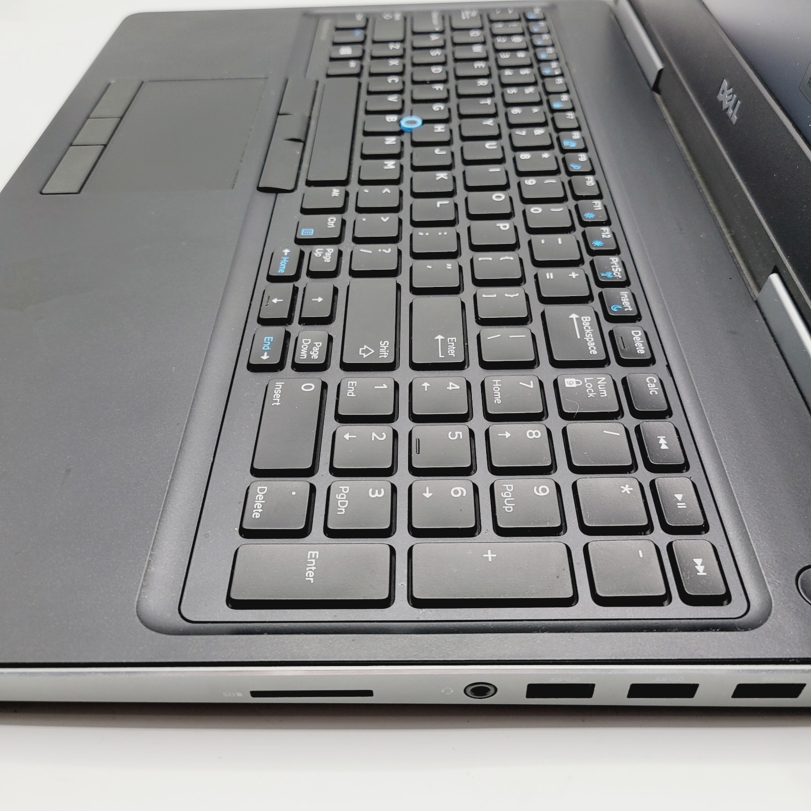 Dell Precision 7520 I7 7820HQ 32GB No HDD 15.6″ Radeon Pro 2GB – ***Boot to Bios
