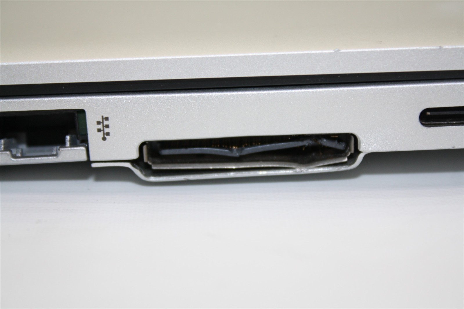 15.6″HP EliteBook 850 G5 Laptop i7-8650U 1.90GHz RAM 8GB NVMe 256GB/Port DMG