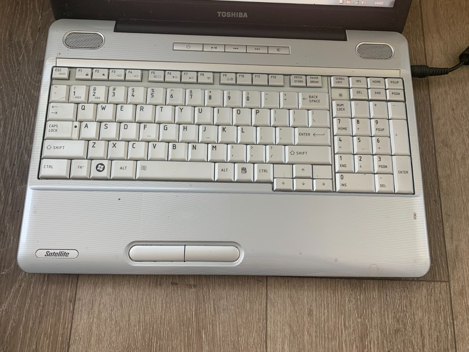 Toshiba Satellite L505D-S5965 AMD Athlon x2 Dual-Core QL-65 2.1GHz 3GB 250GB HDD