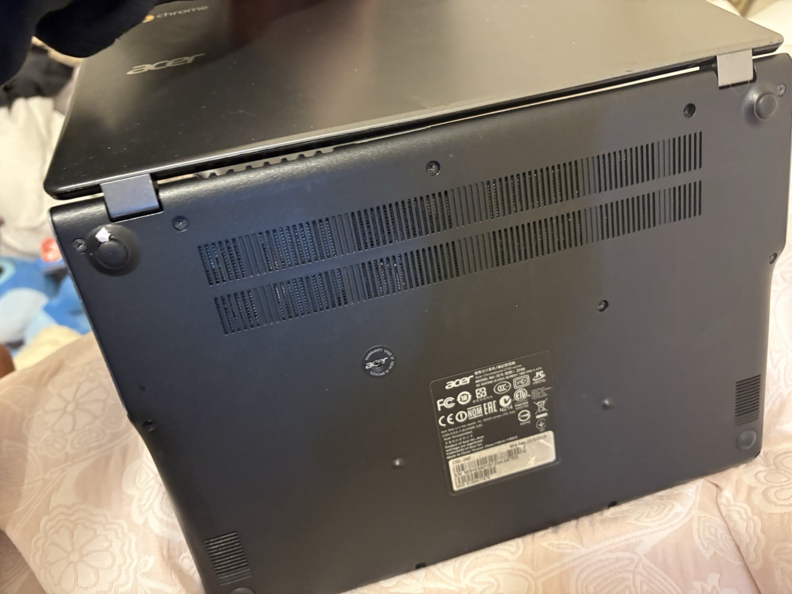 Acer Chromebook C720 11.6″ AMD Athlon Laptop Gray/Black Chrome OS w/ Charger