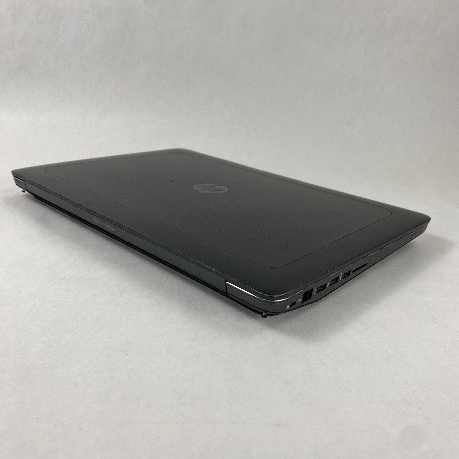 HP ZBook 17 G3 Xeon E3 1535M v5 2.90 GHz 16 GB RAM 17.3″ No Battery No HDD No OS