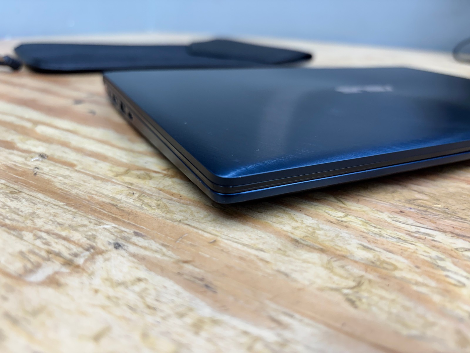 ASUS ZenBook 13 UX333FA 13.3″ i5-8265U 8GB 256GB SSD Win11 Ultrabook w/ Sleeve