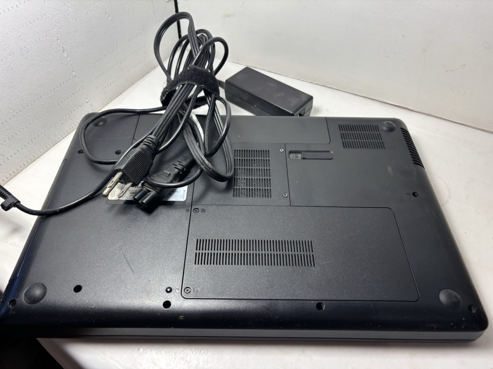 HP Compaq Presario CQ56 Laptop 15.6″ Intel Celeron 900 2.2GHz 2GB RAM Windows 7