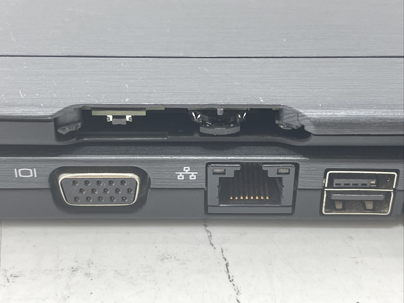 Dell Latitude XT Core 2 Duo Model 1.33 GHz 1GB Ram Tablet Laptop (No Hard Drive)