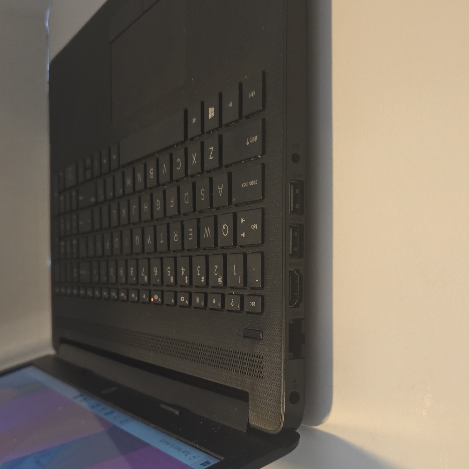 HP DB0011DX 15.6in Laptop AMD A6 4GB RAM 1TB HDD Windows 10 CHARGER INCLUDED