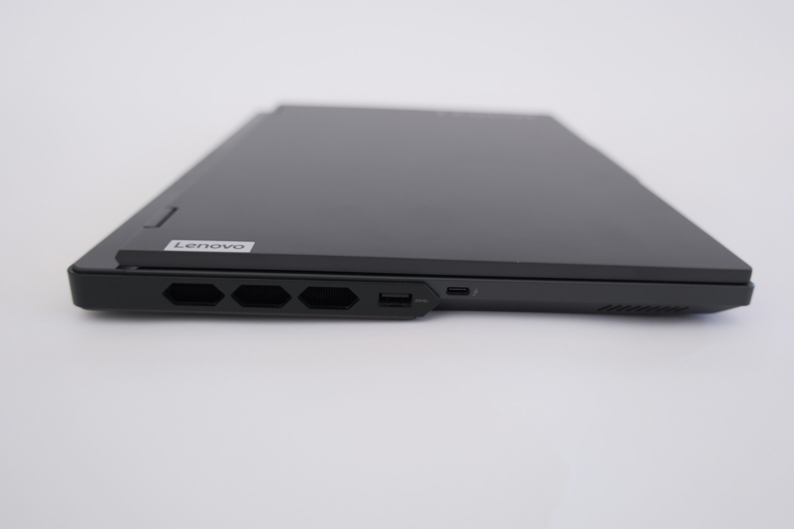 Lenovo Legion Pro 7 16IRX8H, 16″, i9-13900HX, NVIDIA RTX 4080, 32GB Ram, 1TB SSD