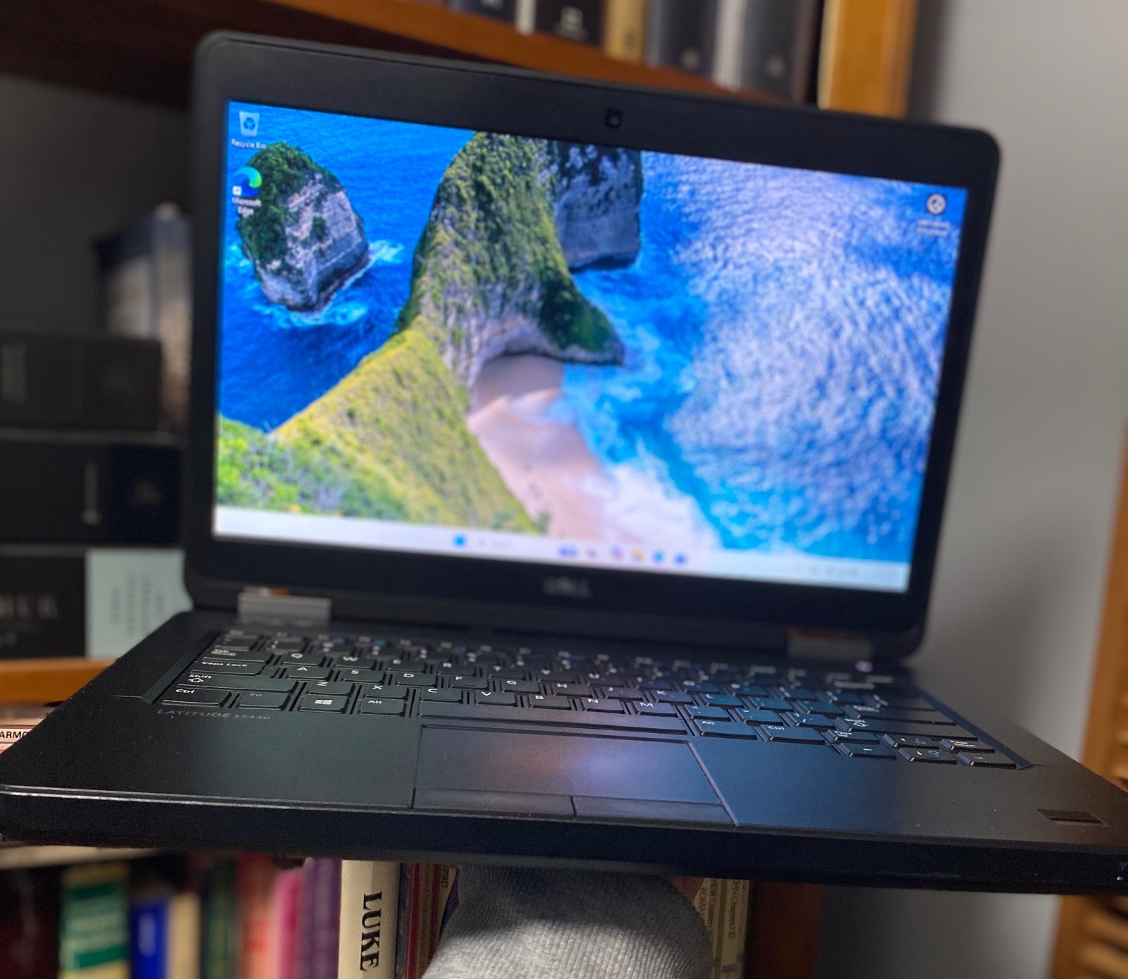 Windows 10 HP Laptops! 6715b AMD 2.0GHz 4GB RAM SSD FREE InPods 12 Earbuds!