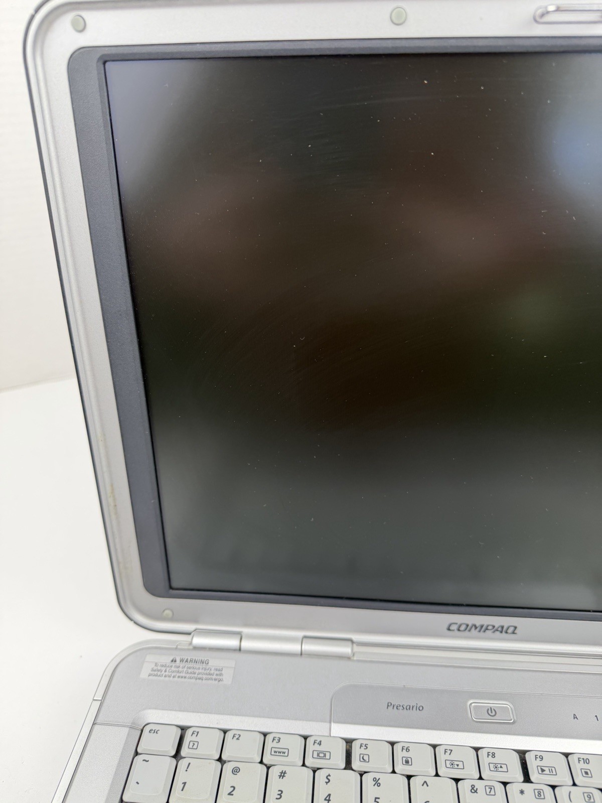 COMPAQ Presario R3000 | Laptop | Windows XP Professional | With power Cord