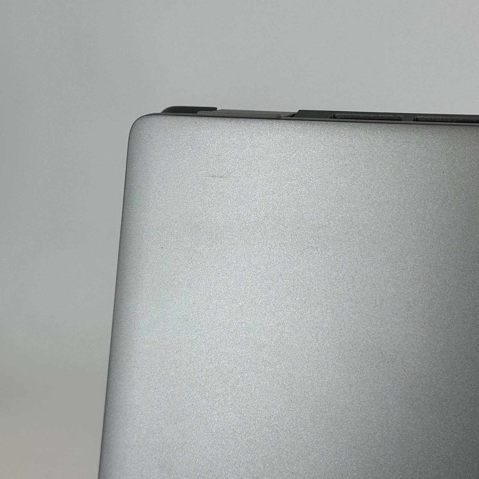 Dell Latitude 7640 16 Gray FHD+ 1.6 GHz i5-1345U 16GB 256GB SSD Good