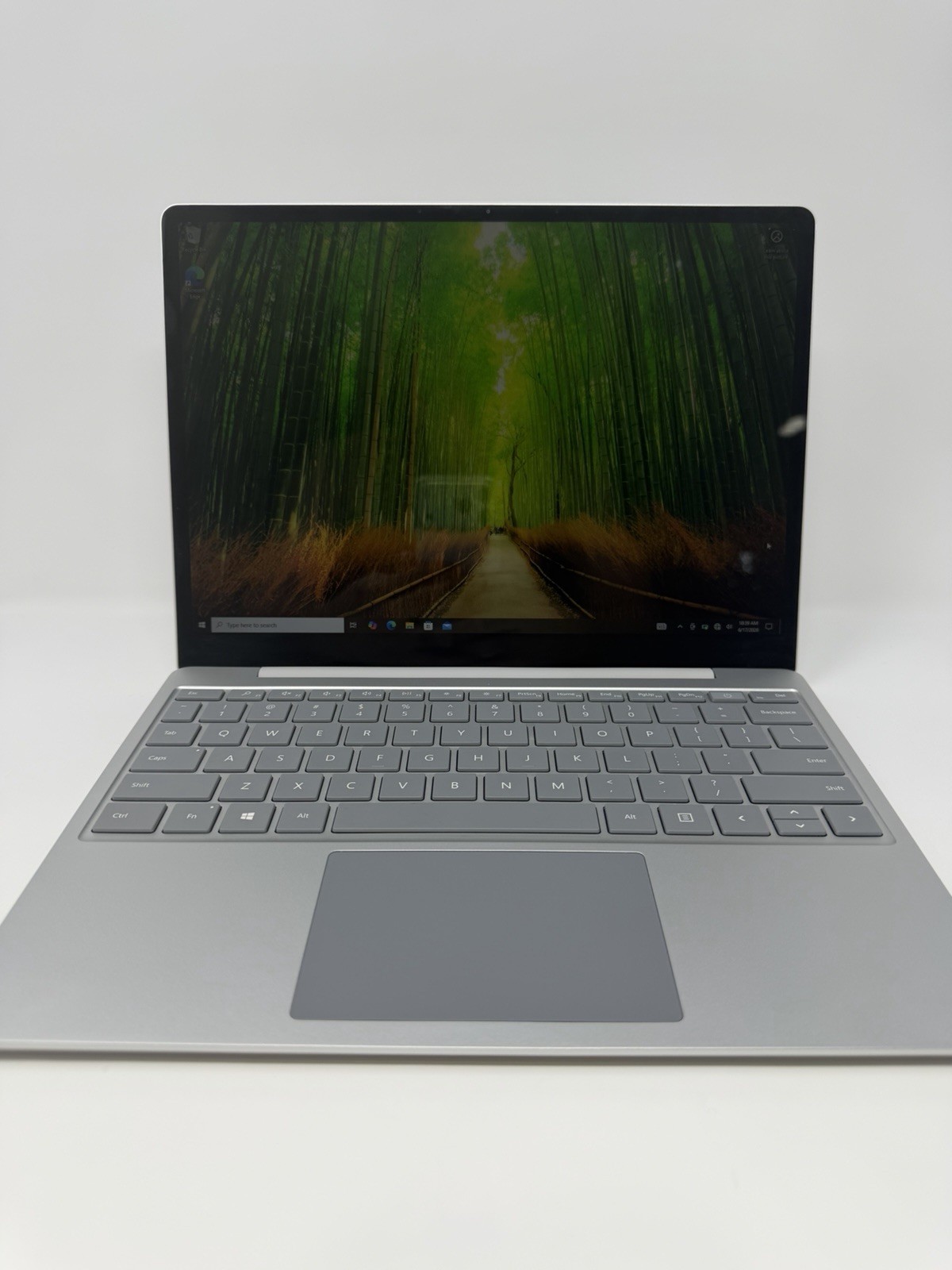Microsoft Surface Laptop Go 12.4″ i5-1035G1 1.0GHz 16GB RAM 256GB SSD, Good
