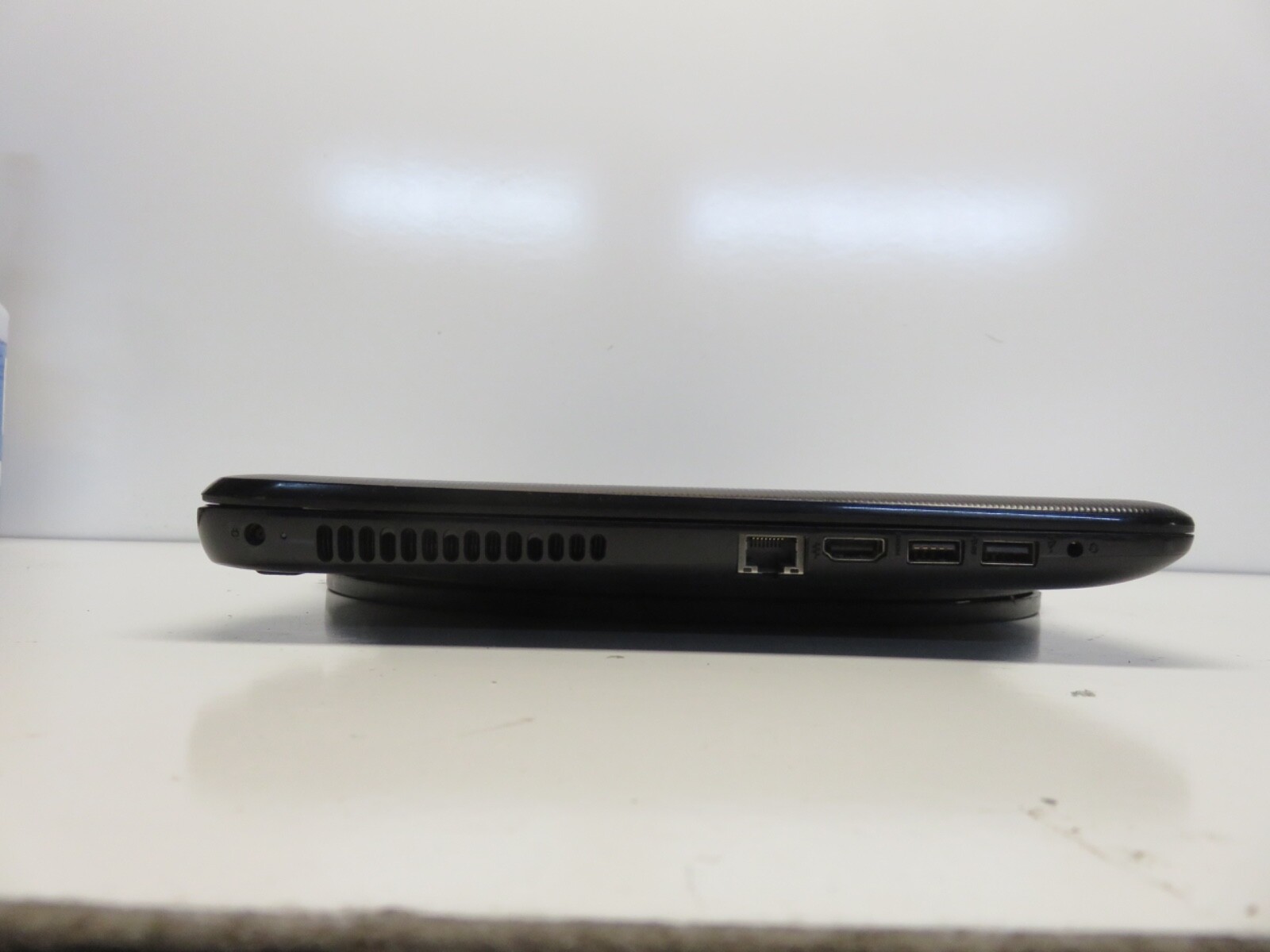 HP 15-BA079DX Laptop AMD A10-9600P Radeon R5 2400MHz 6 GB NO HDD No Batt