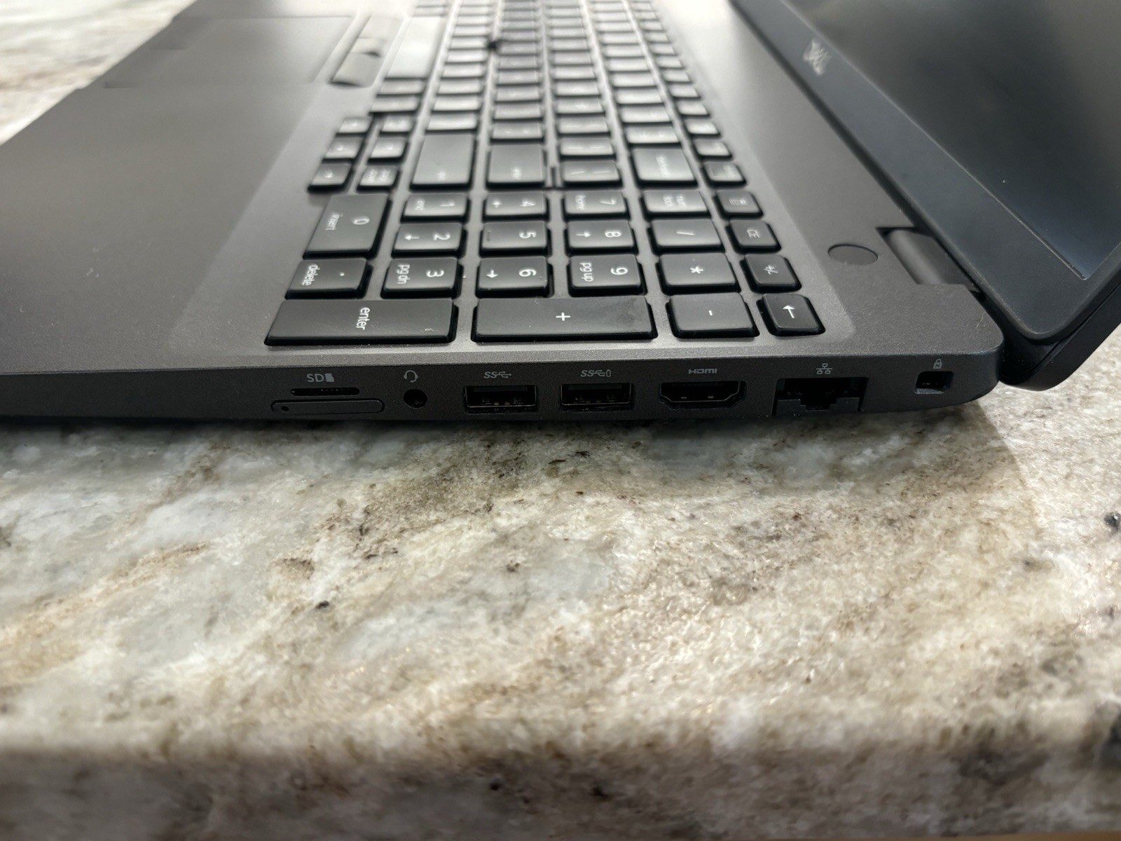 Dell Latitude 5500 | 15.6″ | i5-8265U 1.60GHz | 16GB RAM 240GB SSD | WIN 11 PRO