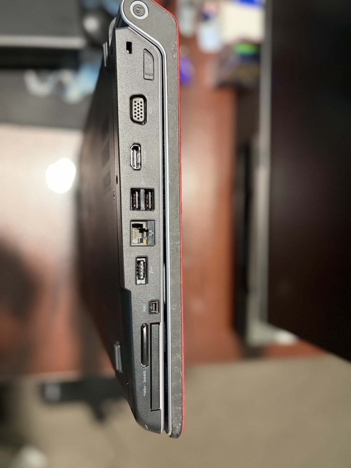 Dell Studio 1735 17″ Laptop Core 2 Duo 2.00GHz 3GB 320GB HDD Red AC