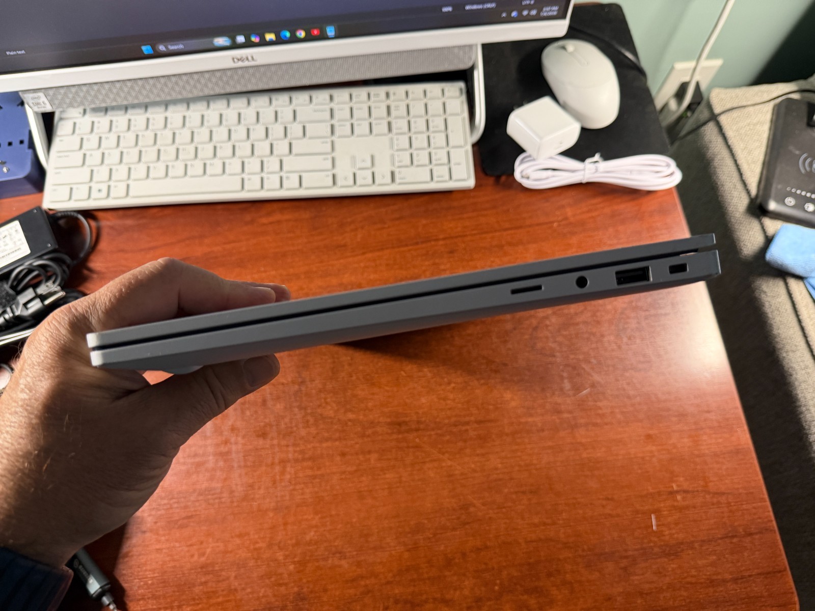 Samsung Galaxy Book2 15.6″ i5-1235U 8GB RAM 256GB SSD Silver Win11 – Excellent