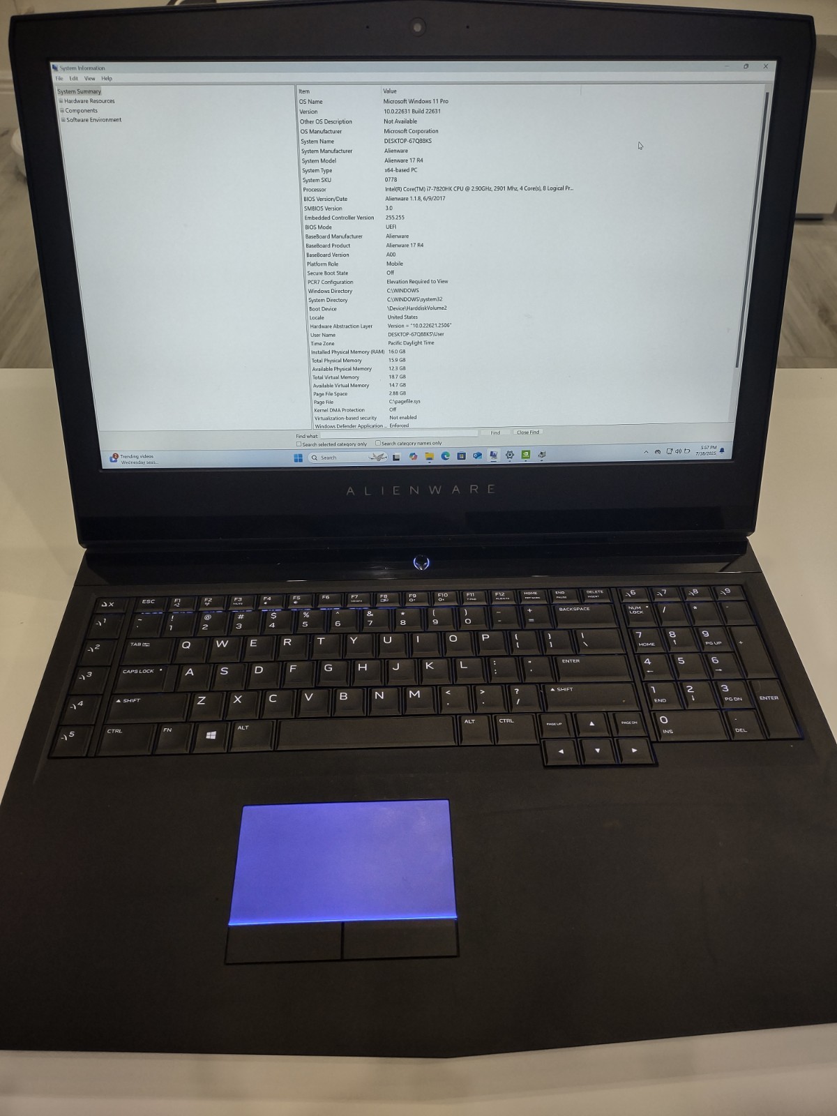 Dell Alienware 17 R4 Gaming 120Hz 2.90GHz i7-7820HK 16GB 1TB HDD GeForce GTX1080