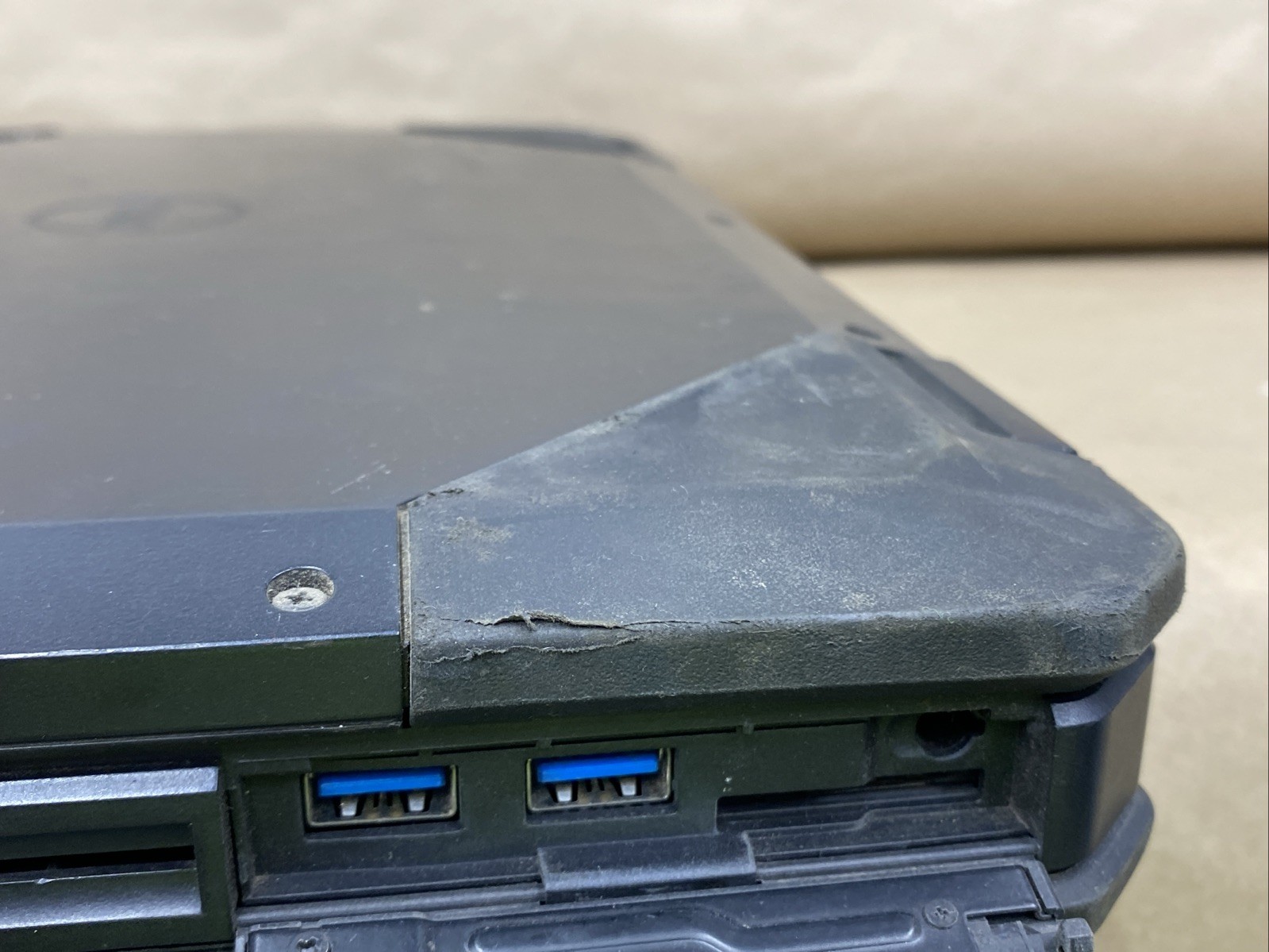 Dell Latitude 5414 – 14″ FHD – i7-6600U – 16GB – 256GB SSD – Win 10 Pro – READ
