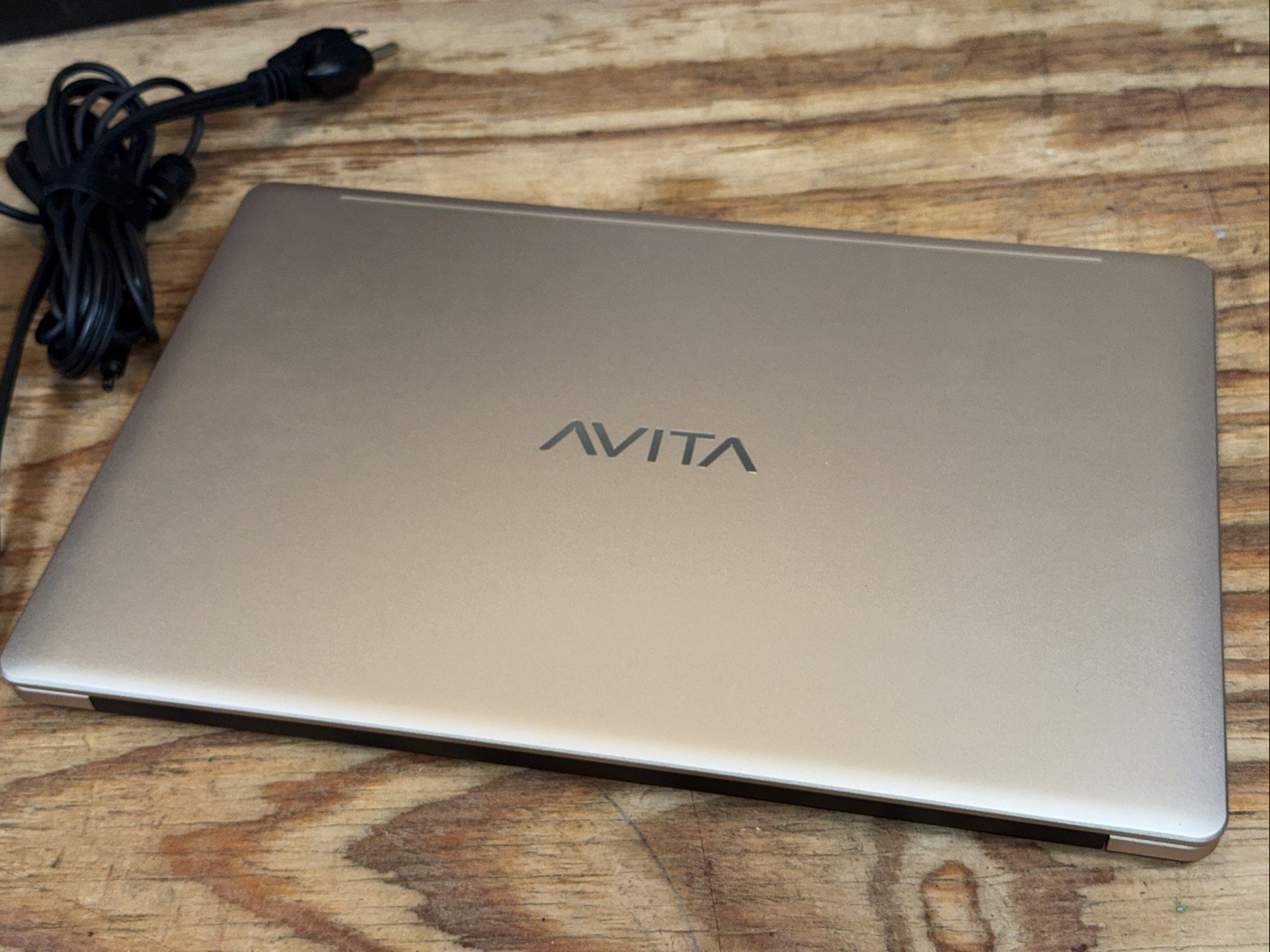 AVITA Clarus CN6314 F551 Gold HDMI 14″ Intel Core i5 7th Gen Laptop For Parts