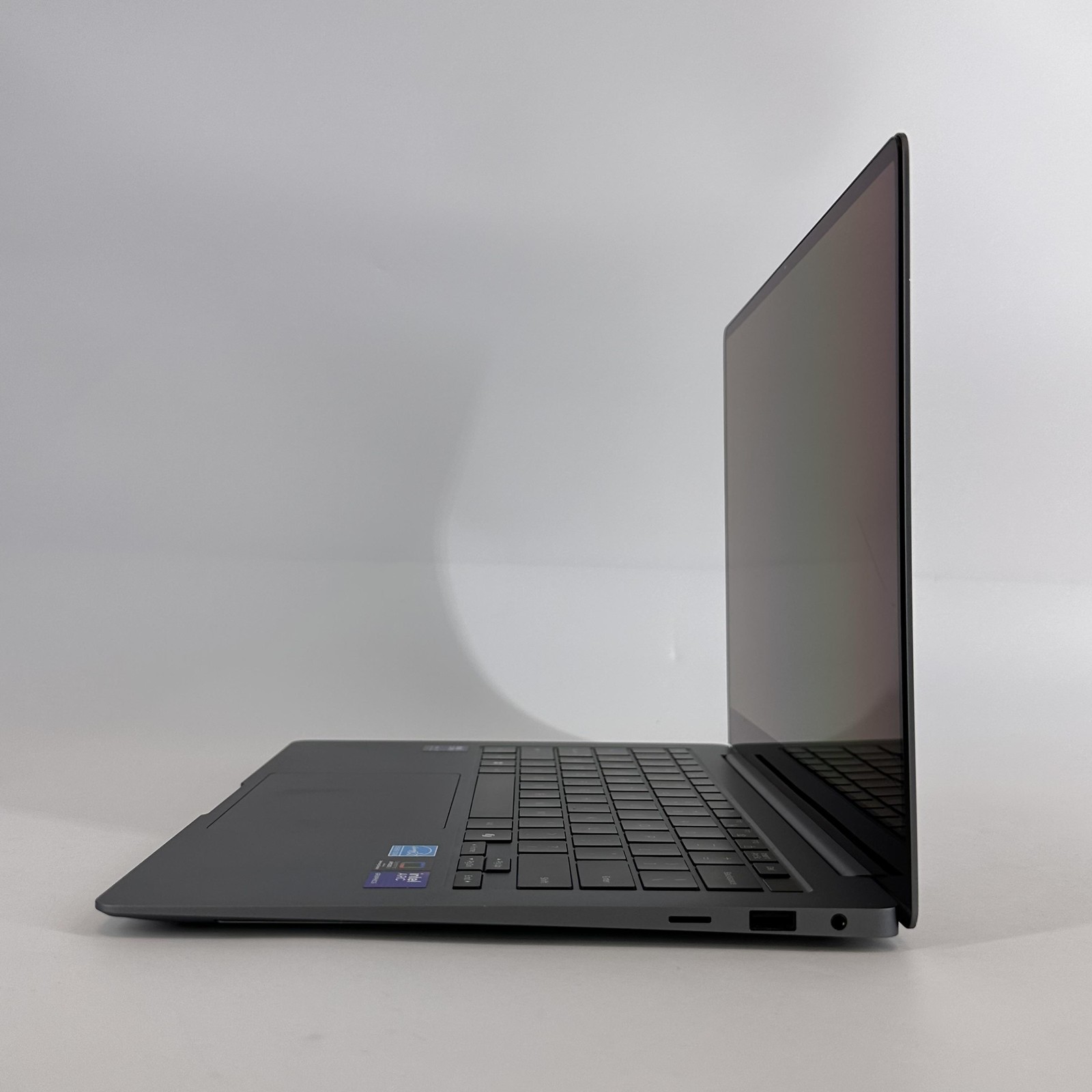 Samsung Galaxy Book5 Pro 14 QHD+ TOUCH Ultra 7 256V 16GB 512GB CRACKED SCREEN