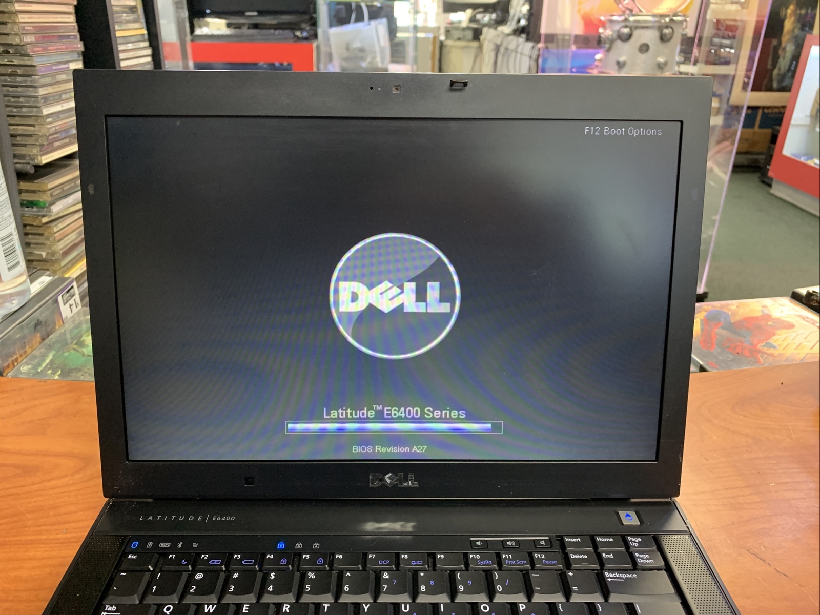 Dell Latitude E6400; core 2 duo P8700 @ 2.53 GHz; 4GB RAM/2500GB HDD/DVD-RW see